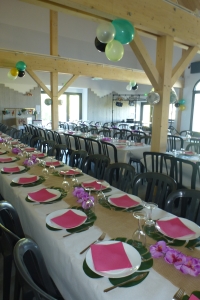 Gite Fays Jura  - Salle de reception pr&eacute;par&eacute;e pour un anniversaire de 107 personnes